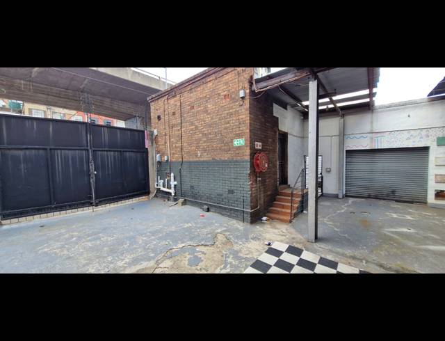400M² BUILDING TO LET IN CITY & SUBURBAN